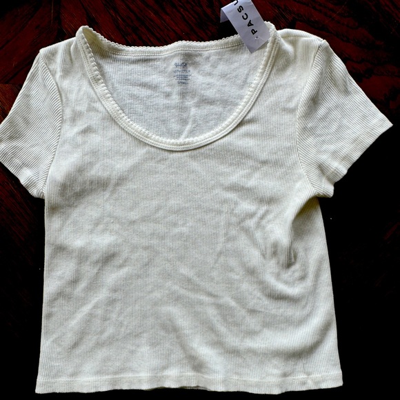 Brandy Melville Tops - Brandy Melville white ribbed tee NWT size Small